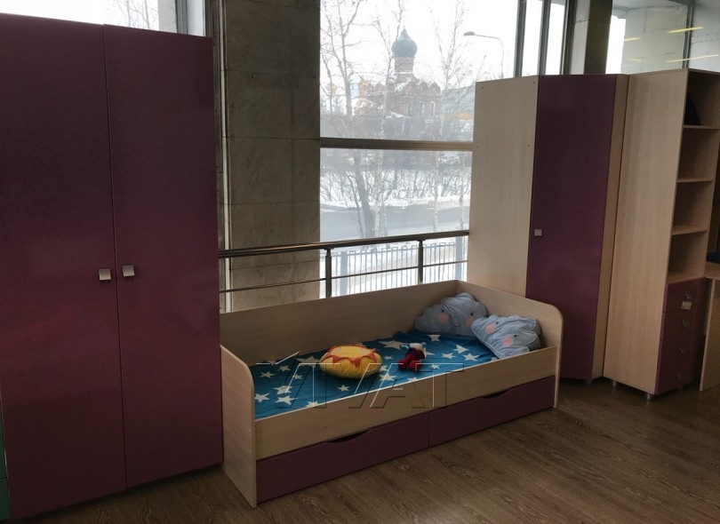 фото Роман Розовый металлик